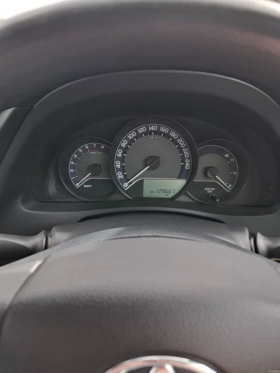 Toyota Auris 2013 - Image 1