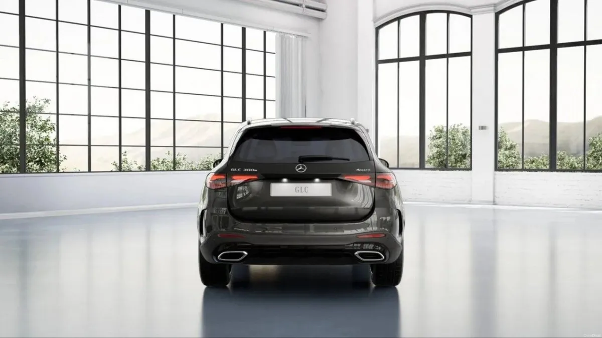 Mercedes-Benz GLC GLC 300 e 4MATIC EQ Hybrid Techn - Image 4