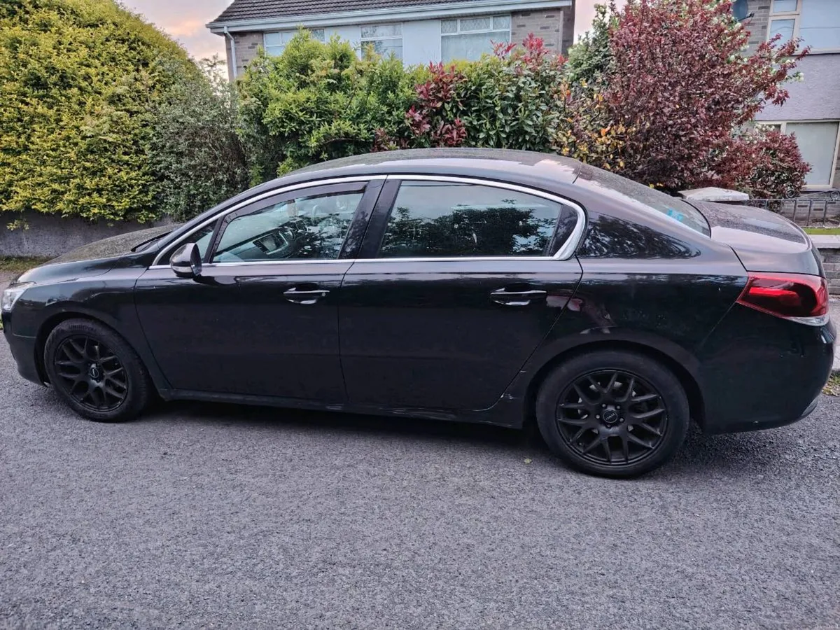 Car - Image 3