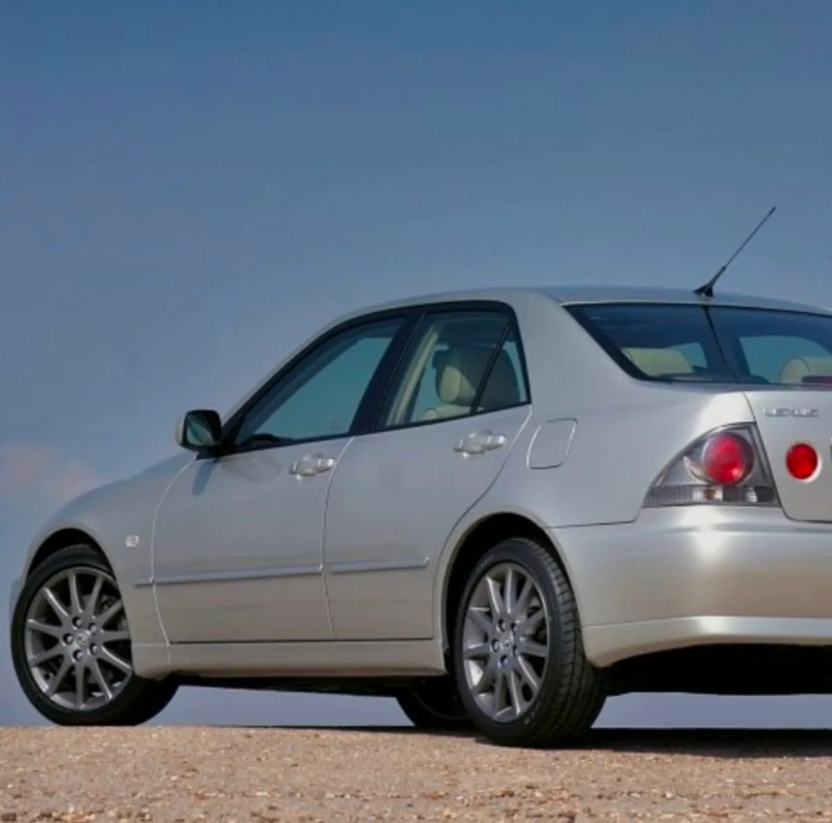 Lexus IS300 automatic - Image 3