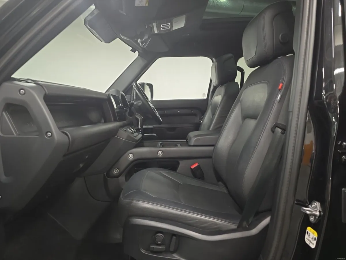 Land Rover Defender Diesel Estate X-Dynamic HSE - Image 3