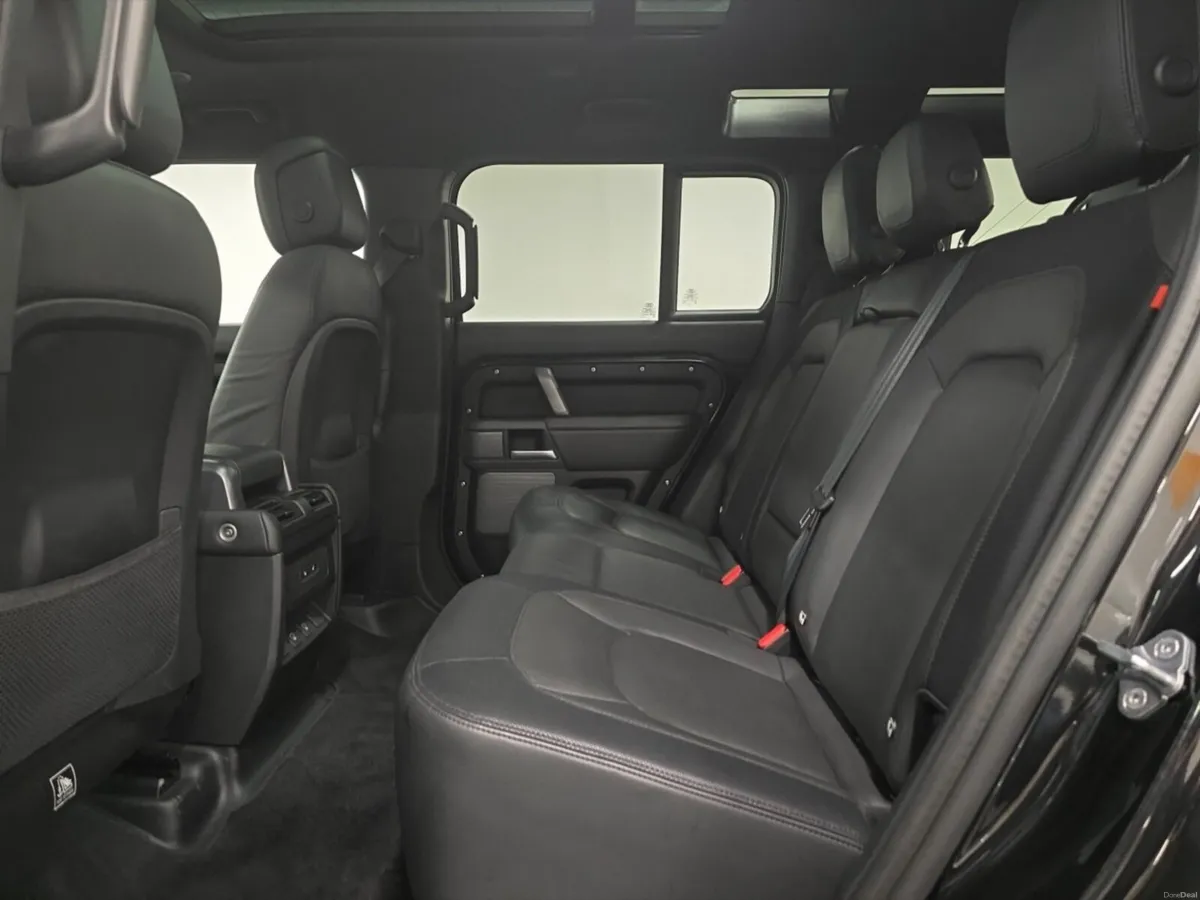 Land Rover Defender Diesel Estate X-Dynamic HSE - Image 4