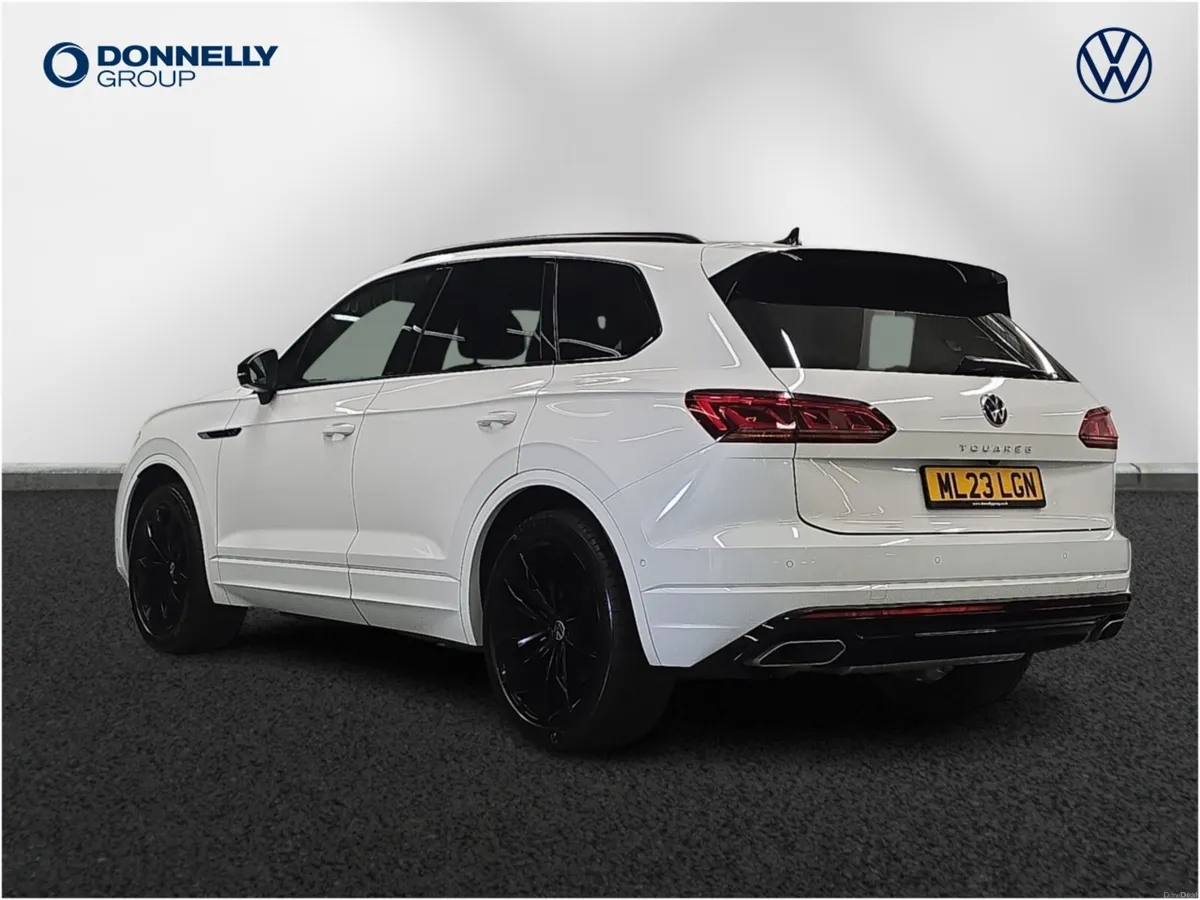 Volkswagen Touareg Diesel Estate Black Edition - Image 3