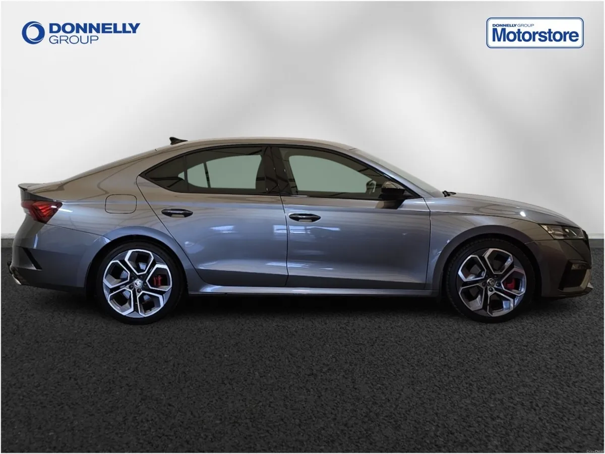 Skoda OCTAVIA Hatchback vRS - Image 3