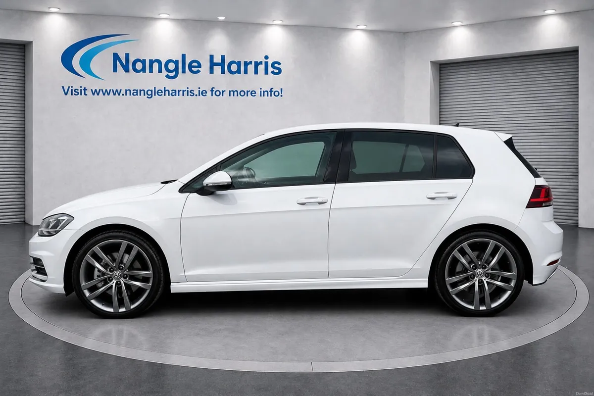 Volkswagen Golf LEATHER / SAT NAV - Image 2