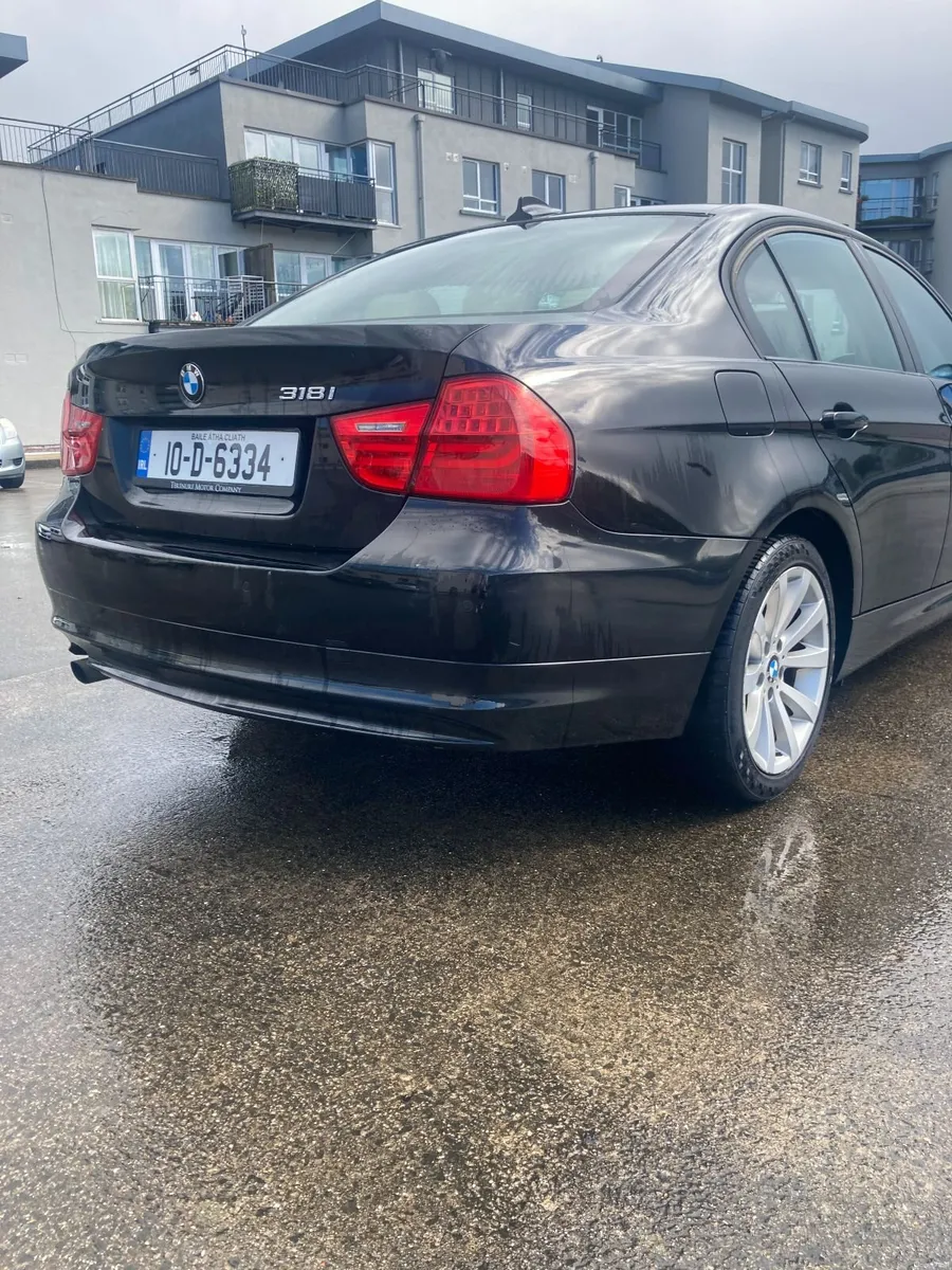 BMW 3-Series 2010 - Image 4