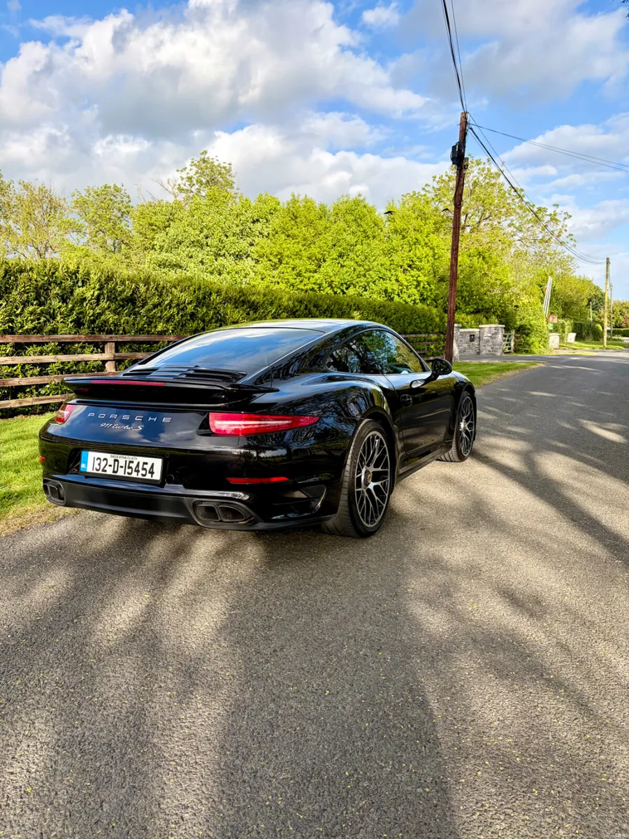 Exceptional Porsche 911 Turbo S (low mileage) - Image 4
