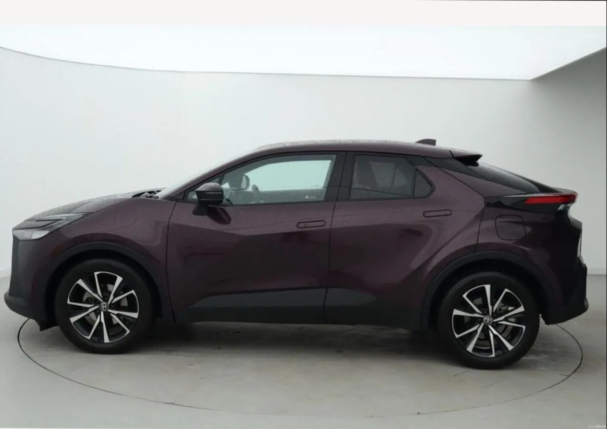 242 Toyota C-HR PHEV SPORT + - Image 1
