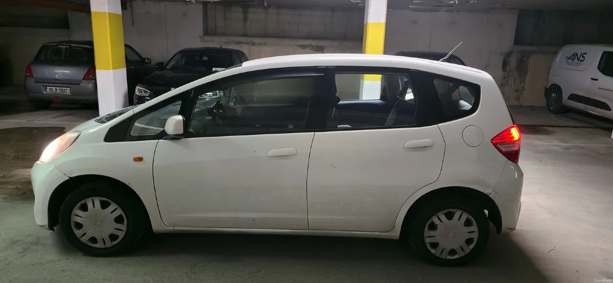 Honda Fit 2011 - Image 2