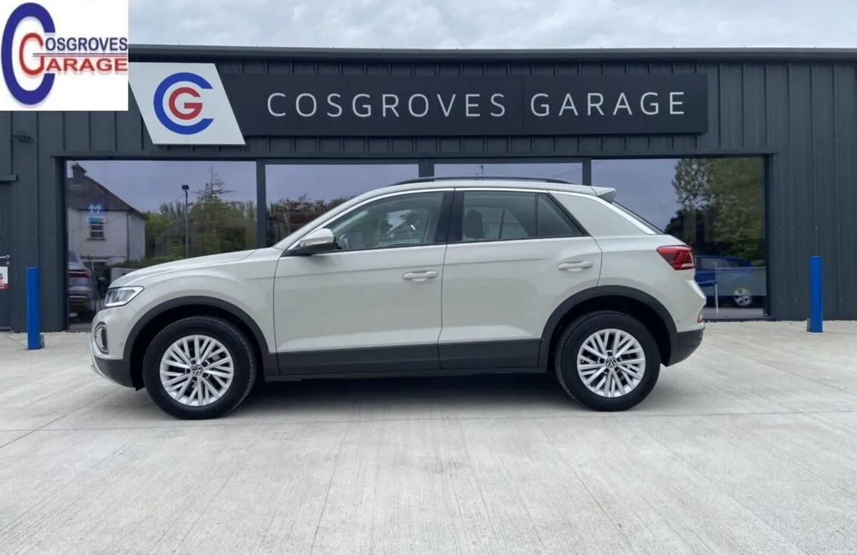 Volkswagen T-Roc 2023 - Image 2