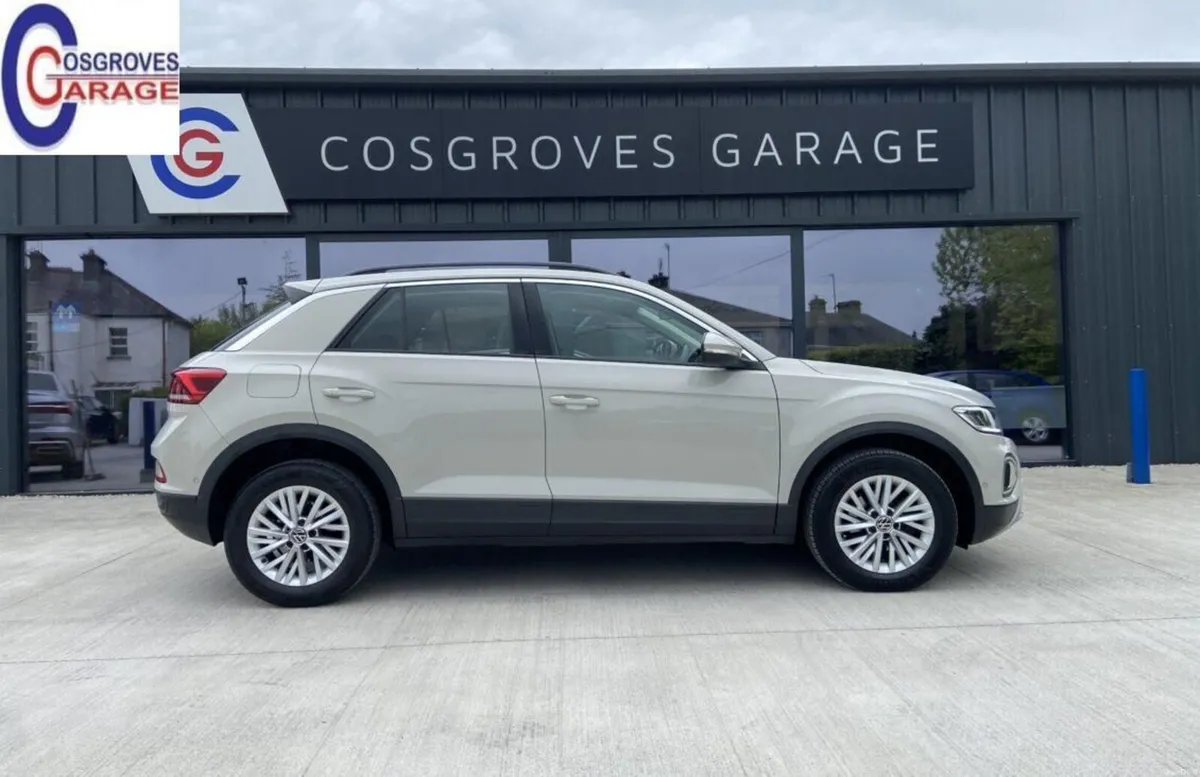 Volkswagen T-Roc 2023 - Image 6