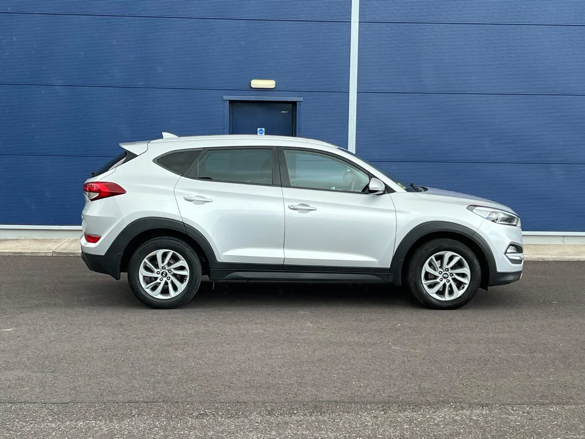 Hyundai Tucson 2018 Executive High spec FSH - Image 4