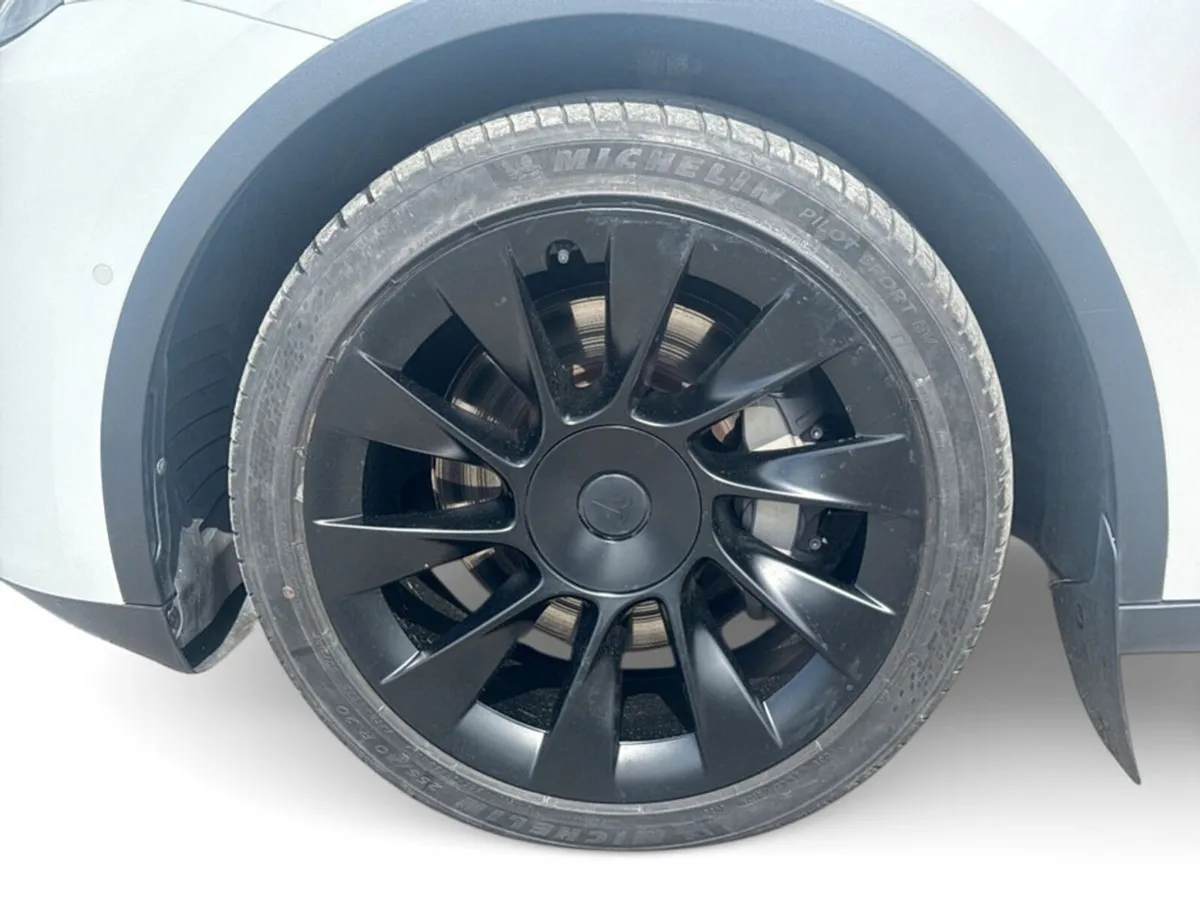 Tesla Model Y Long Range All Wheel Drive - Image 4