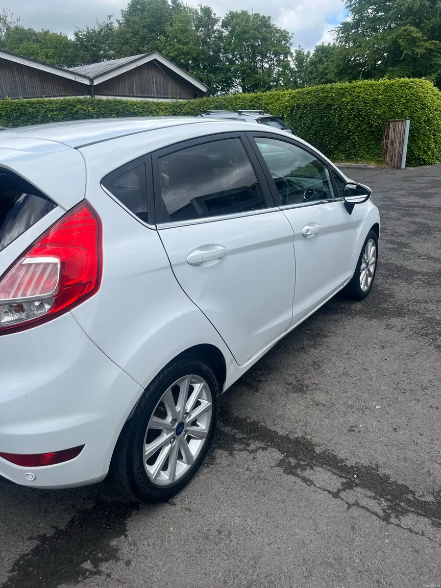 Ford Fiesta Titanium 1.25 L - Image 2