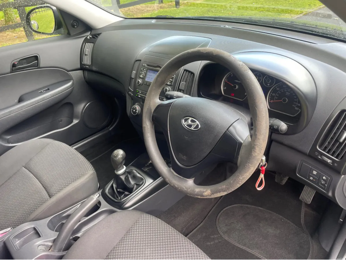 Hyundai i30 1.6 CRDI CLASSIC 90PS 5DR ISG - Image 5