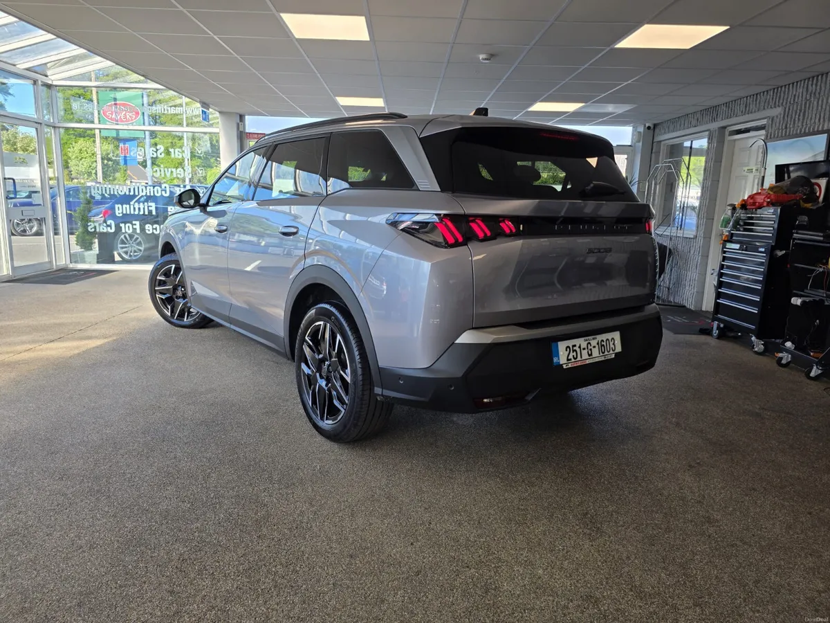 Peugeot 5008 1.2 Petrol Phev Allure 145bhp 2025 - Image 4