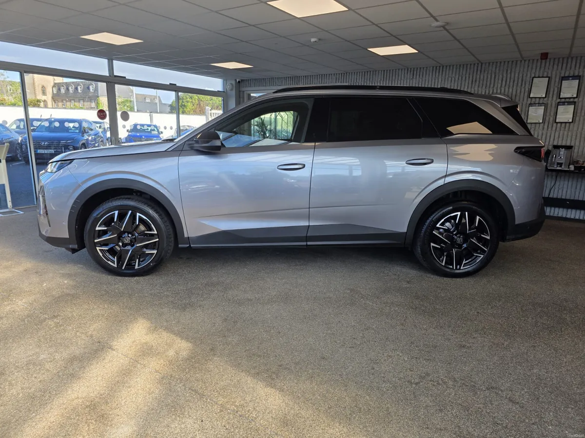 Peugeot 5008 1.2 Petrol Phev Allure 145bhp 2025 - Image 6