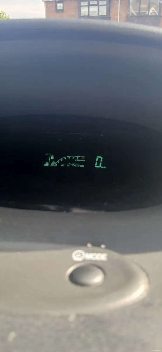 Toyota Yaris 2004 - Image 2