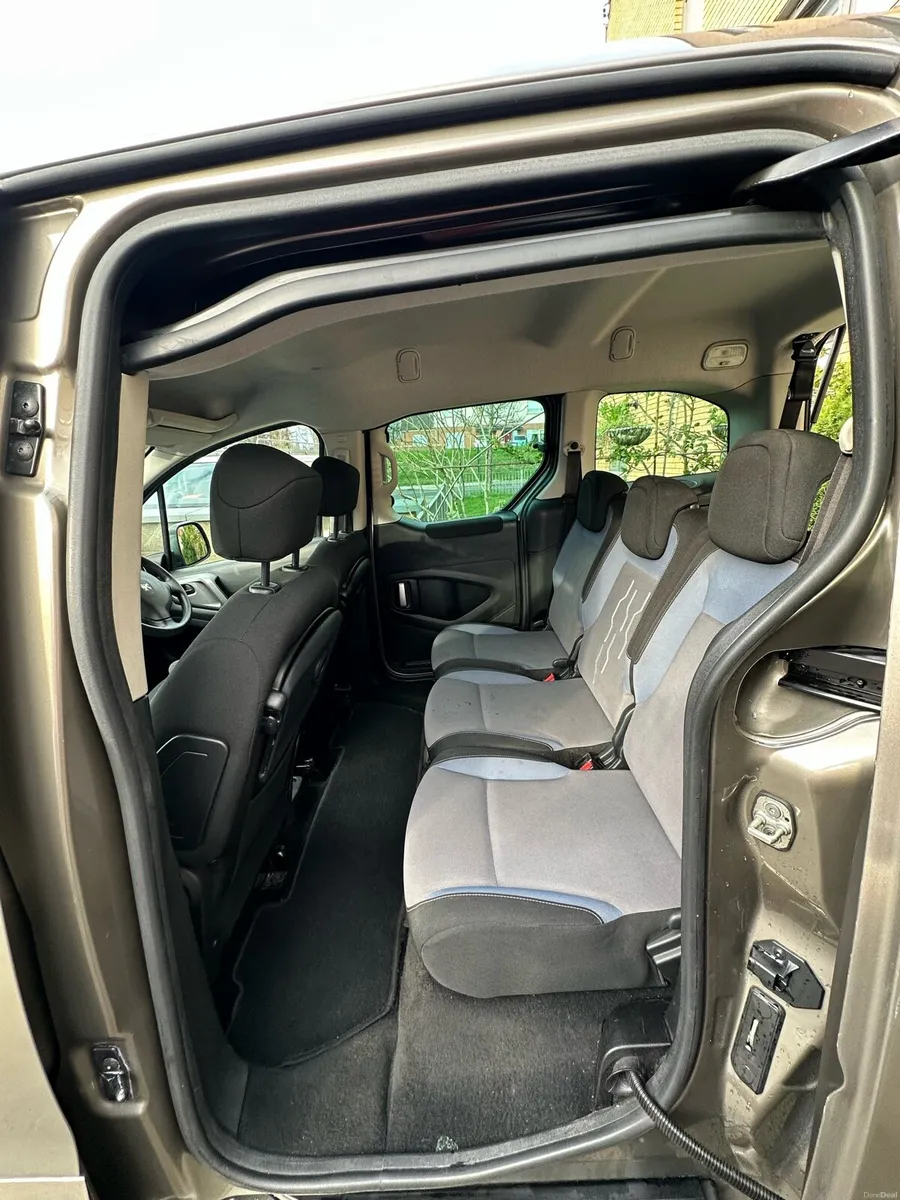 2016 Peugeot Partner Tepee 5 seats Wheelchair. - Image 4
