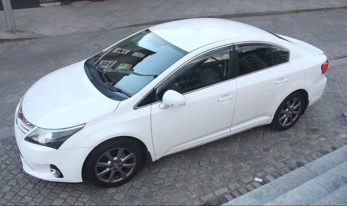 Toyota Avensis 2012 - Image 1