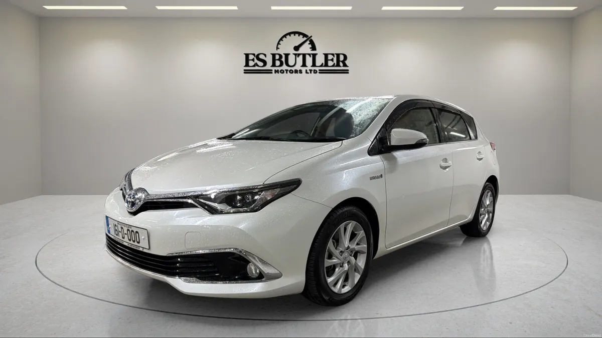 2016 Toyota Auris 1.8L AUTO HYBRID LUNA SPORT - Image 1