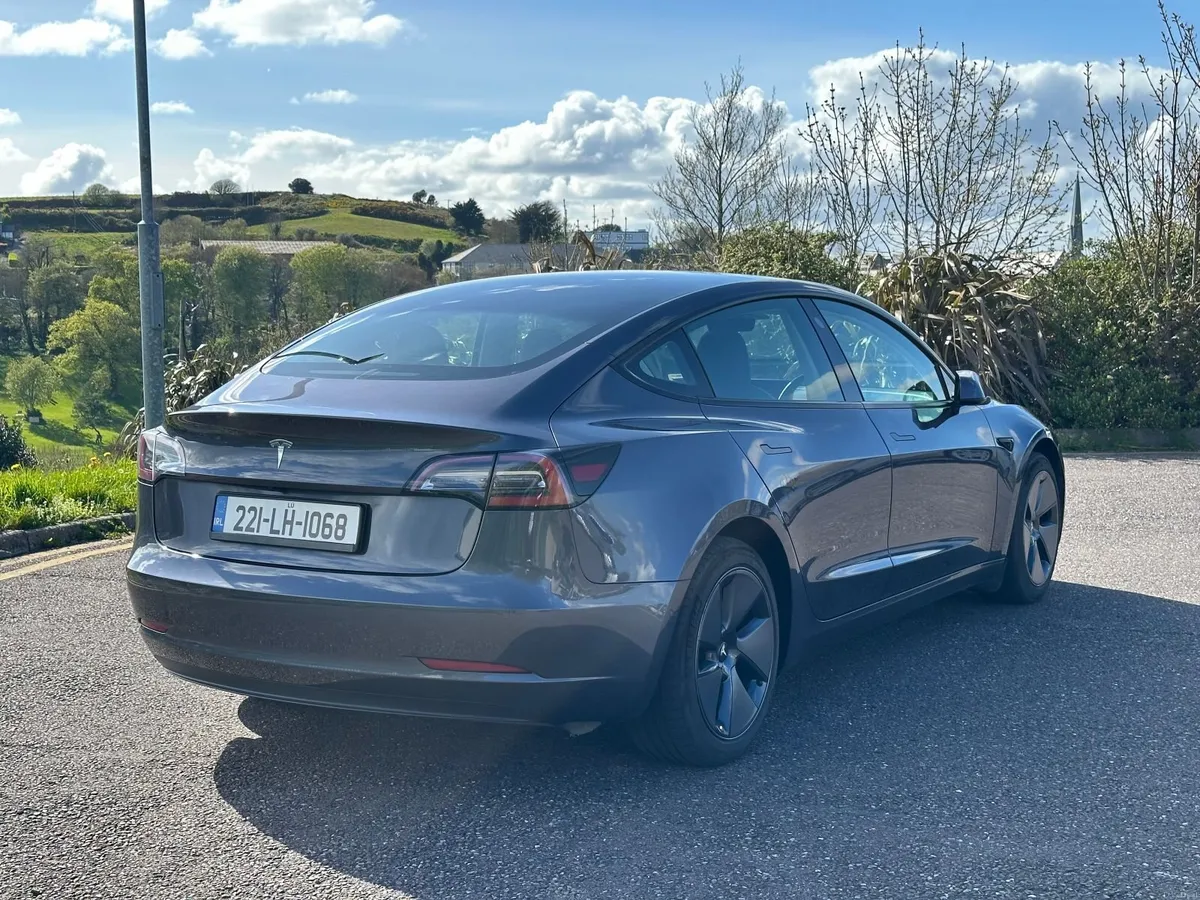 Tesla Model 3 Standard Range + Enhanced Autopilot - Image 3
