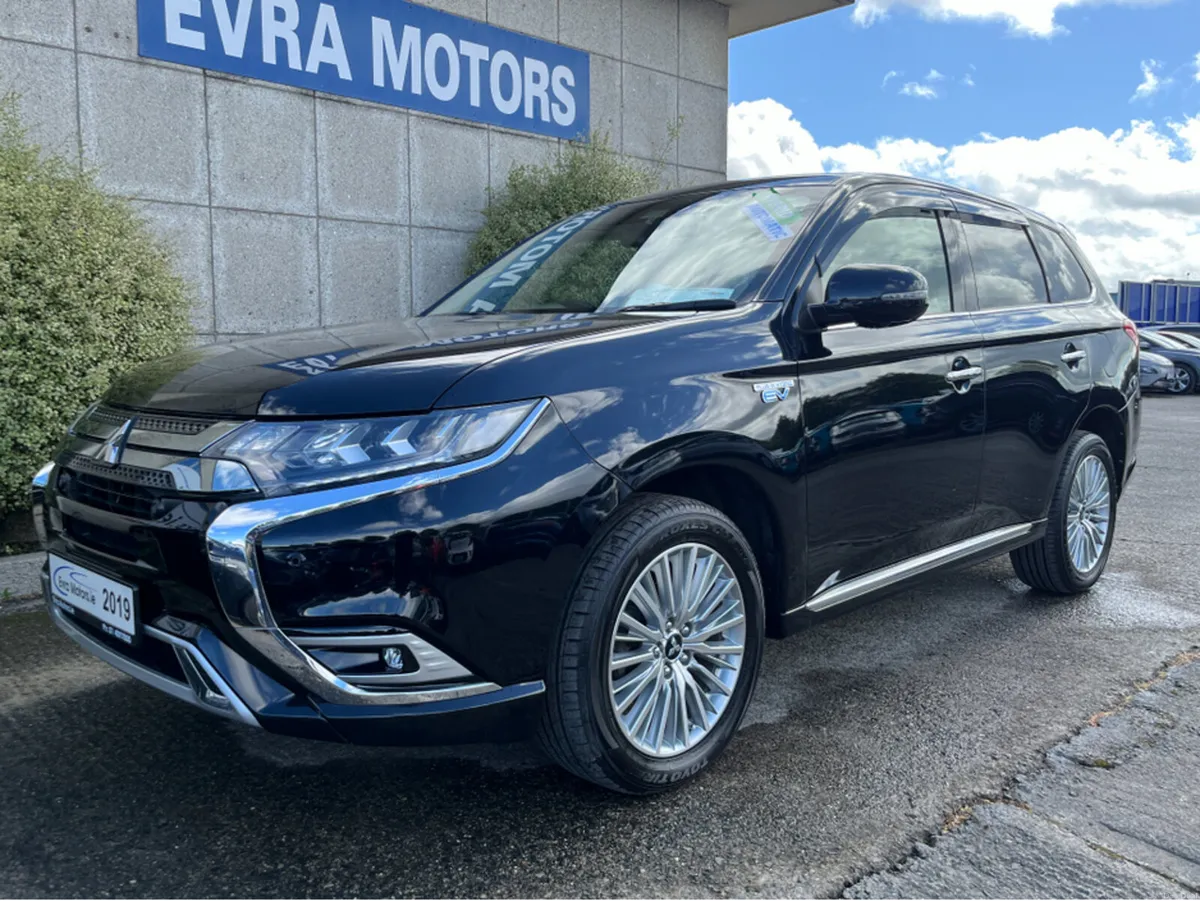 Mitsubishi Outlander PHEV G PLUS 2.4 PETROL HYBRID - Image 5