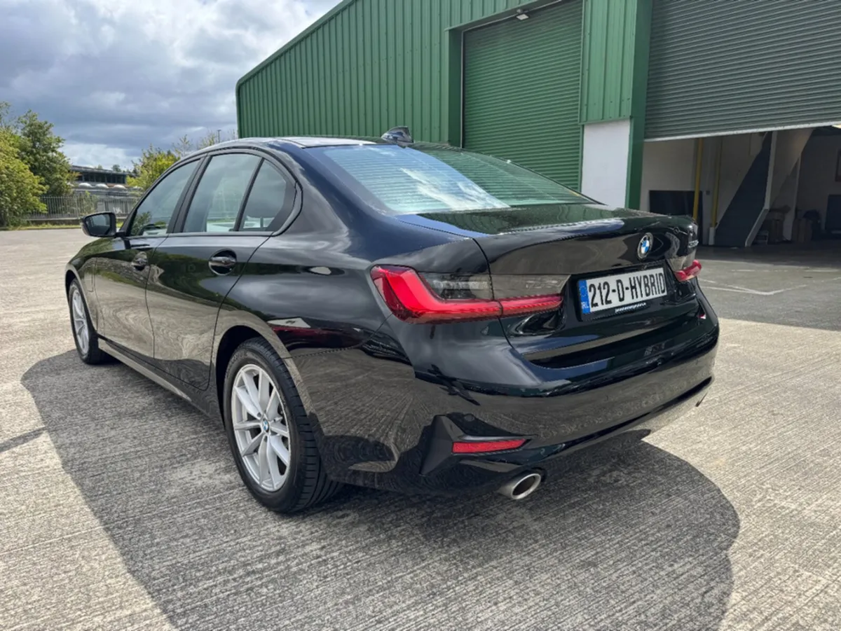 BMW 3-Series SE PRO AUTO - Image 4