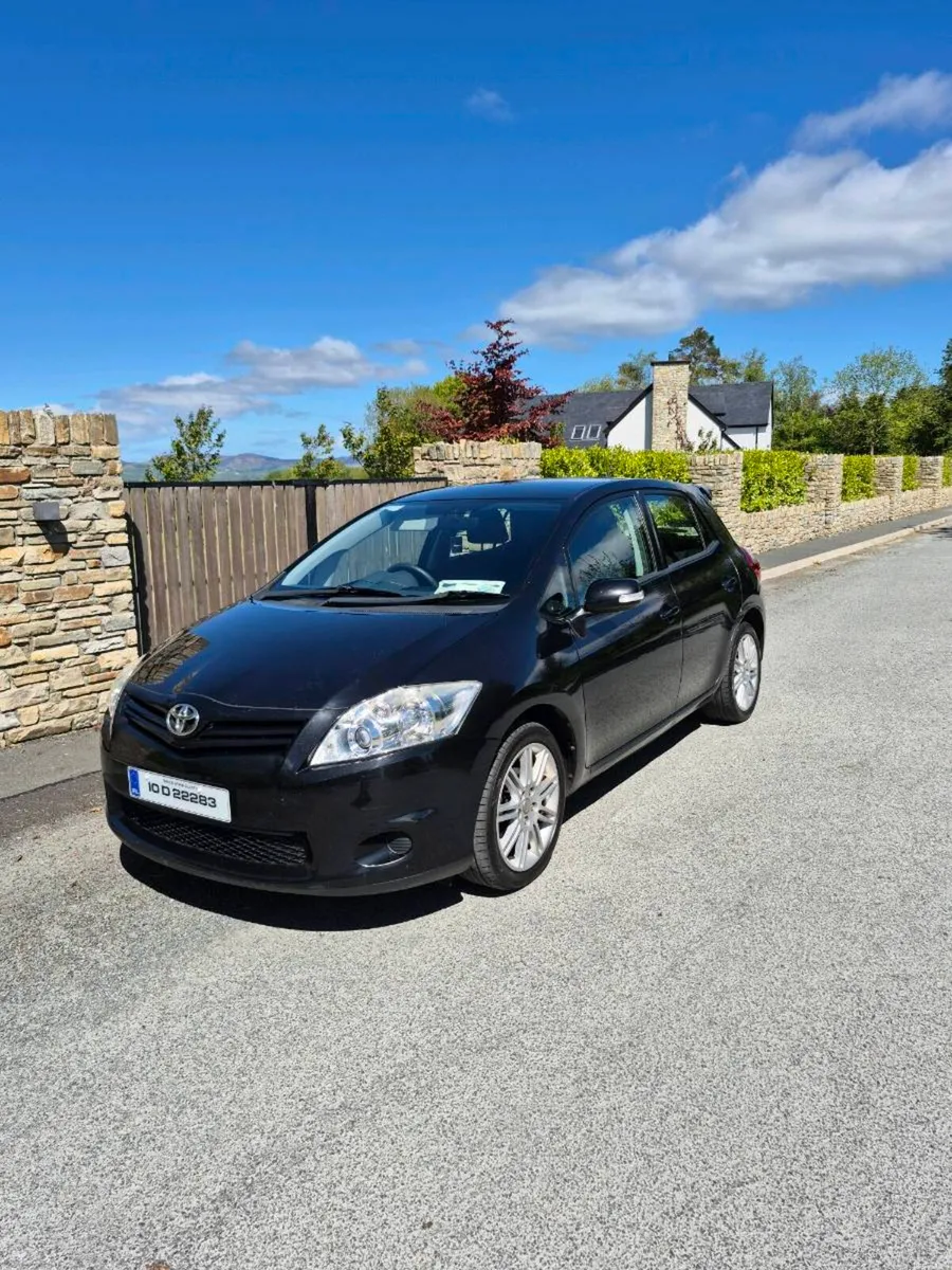 10 Toyota Auris 1.3 Petrol 6 Speed - Image 4