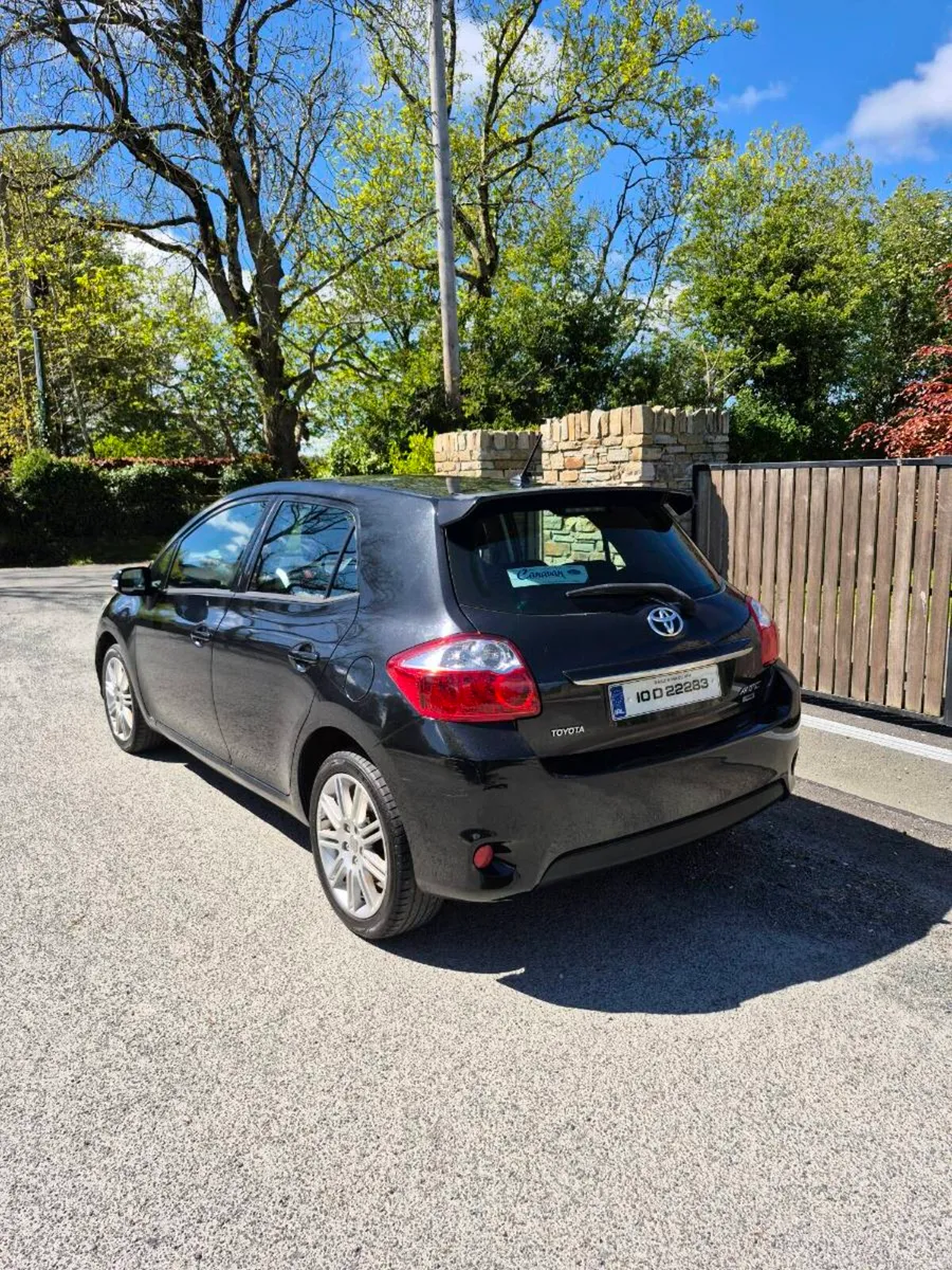 10 Toyota Auris 1.3 Petrol 6 Speed - Image 2