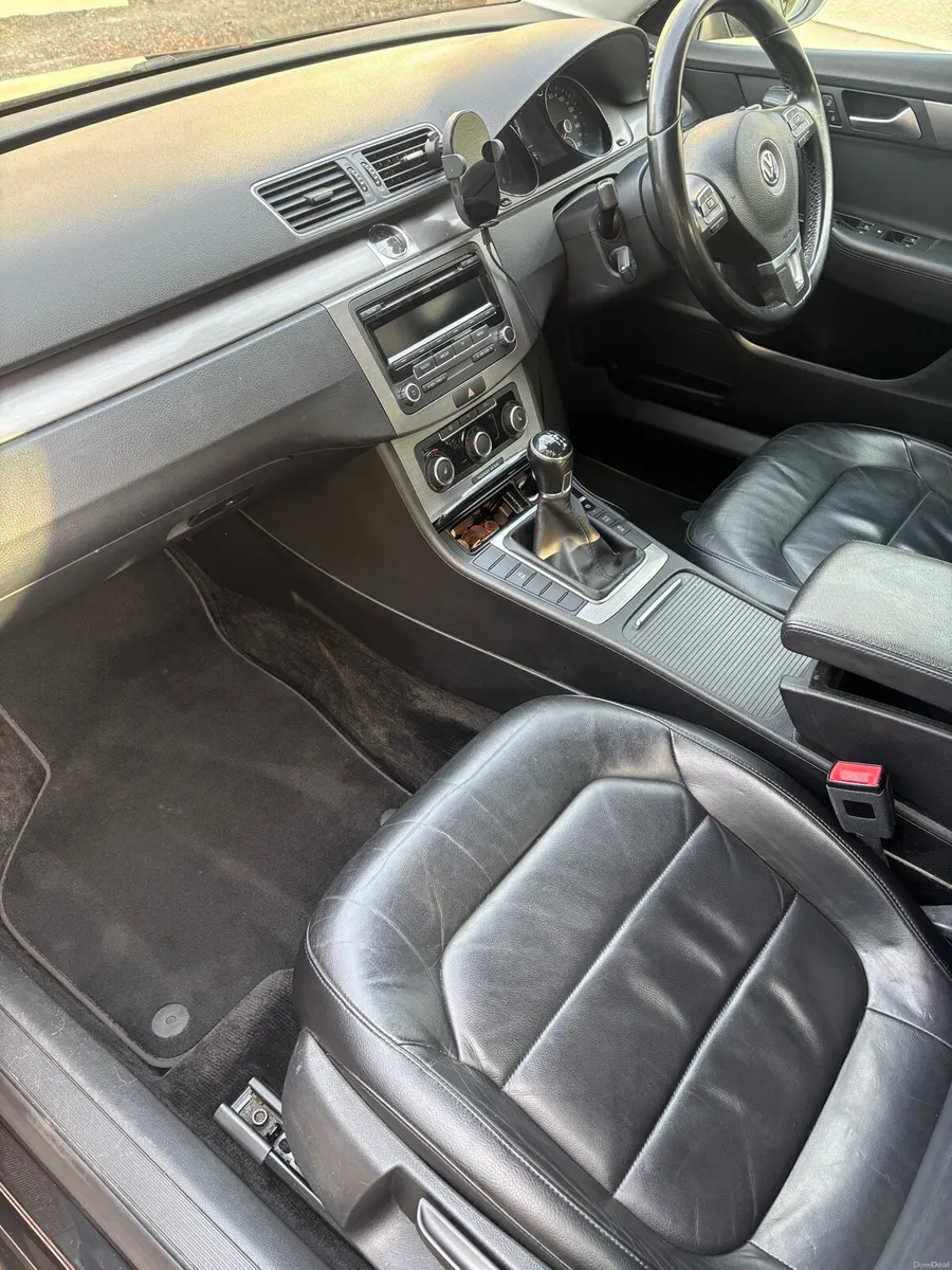 VW Passat 2.0 TDI Highline Estate - Image 3