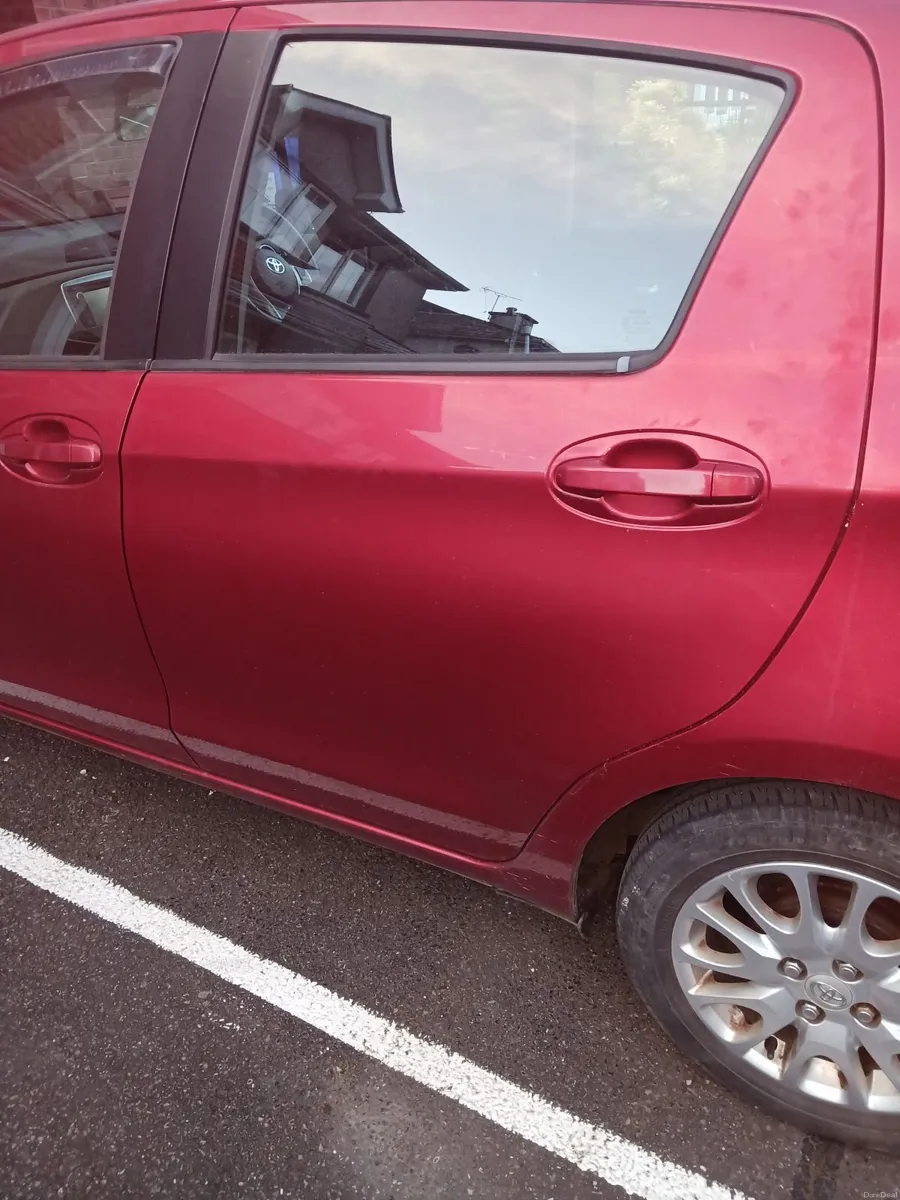 Toyota Yaris 2012 - Image 2
