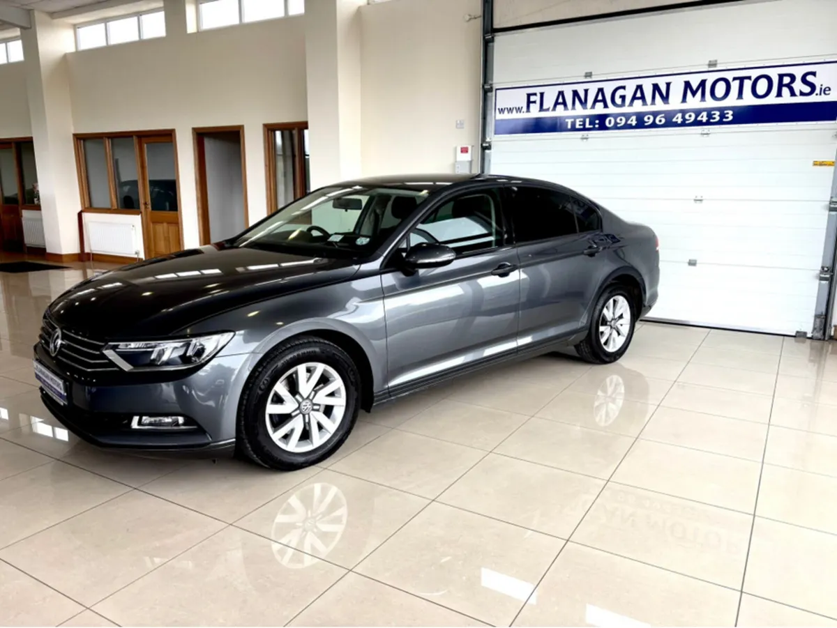 Volkswagen Passat TRENDLINE 1.6 TDI MANUAL 6SPEED - Image 2