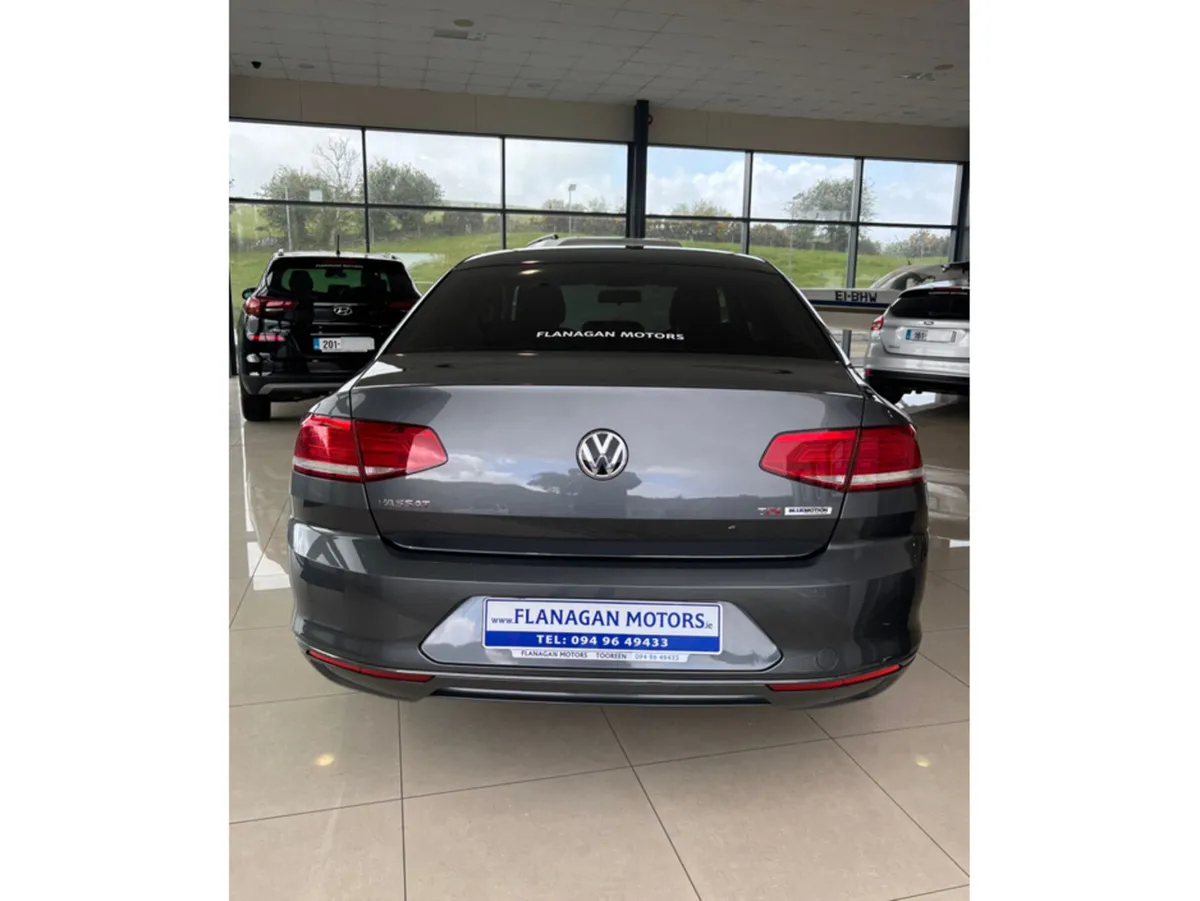 Volkswagen Passat TRENDLINE 1.6 TDI MANUAL 6SPEED - Image 5