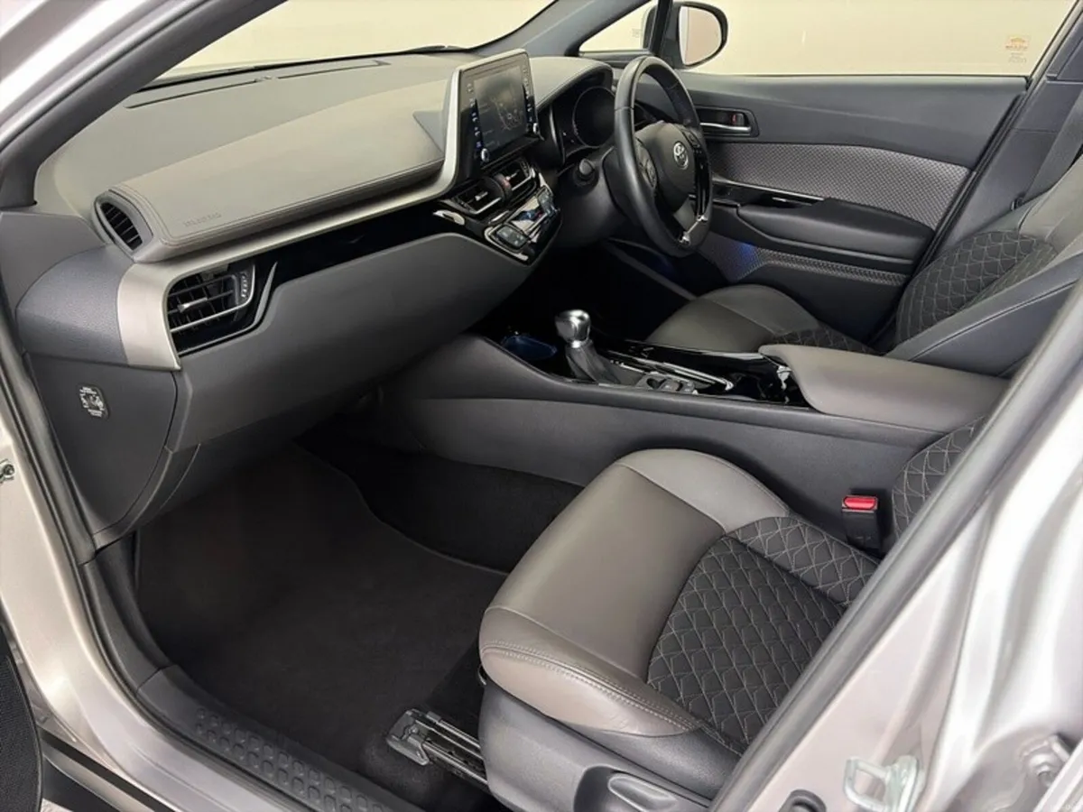 Toyota C-HR HYBRID SOL - Image 6