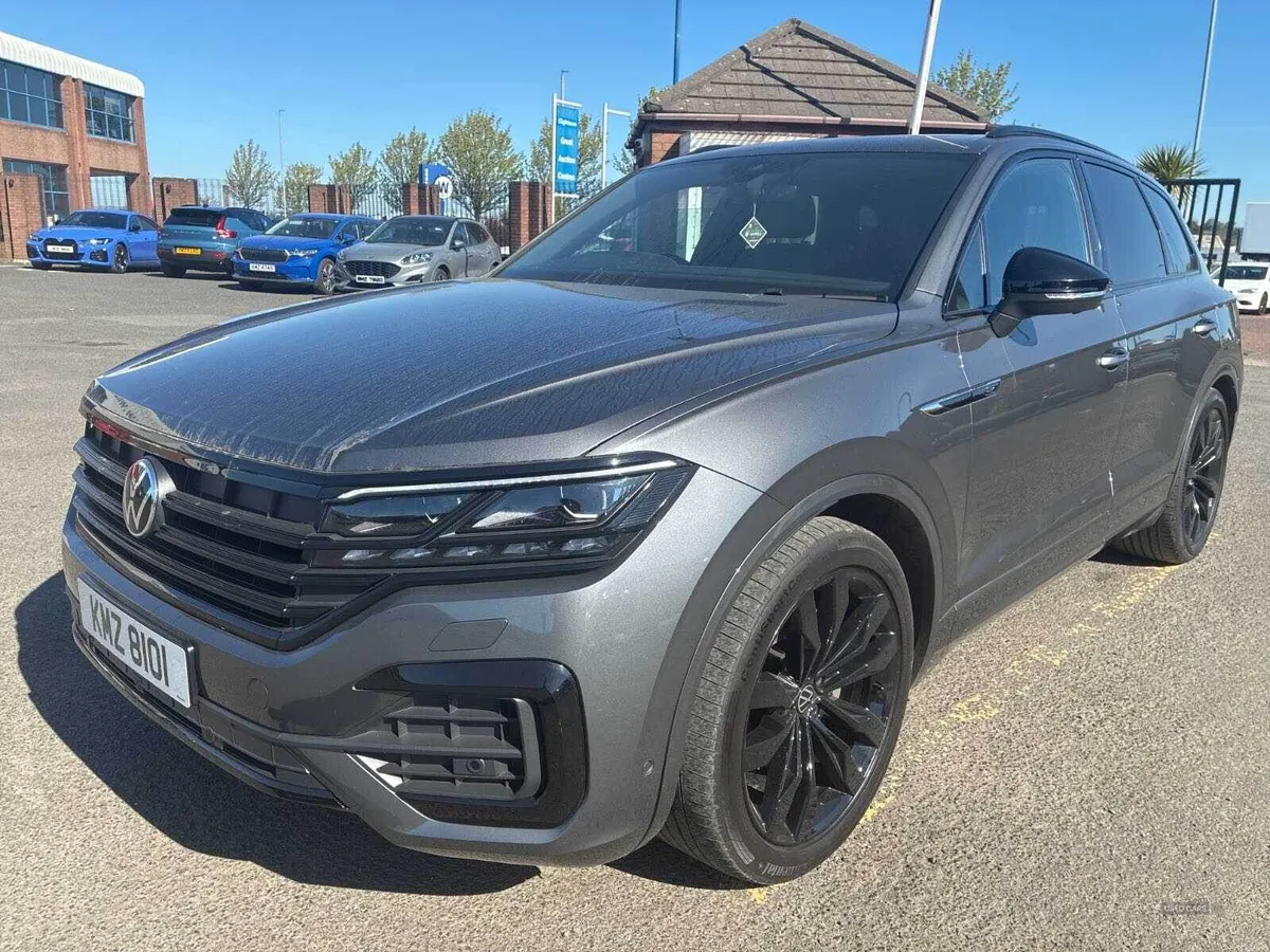 Volkswagen Touareg DIESEL ESTATE - Image 2