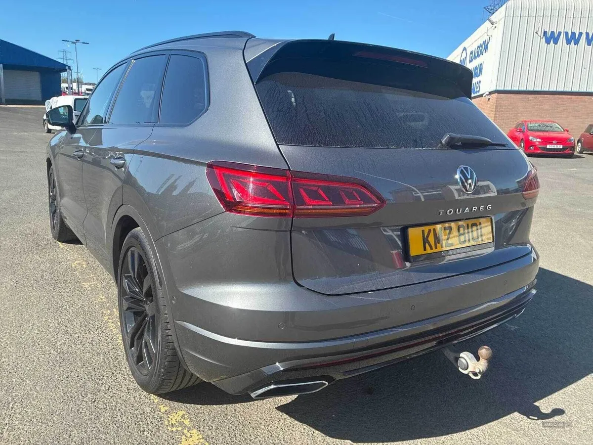 Volkswagen Touareg DIESEL ESTATE - Image 3
