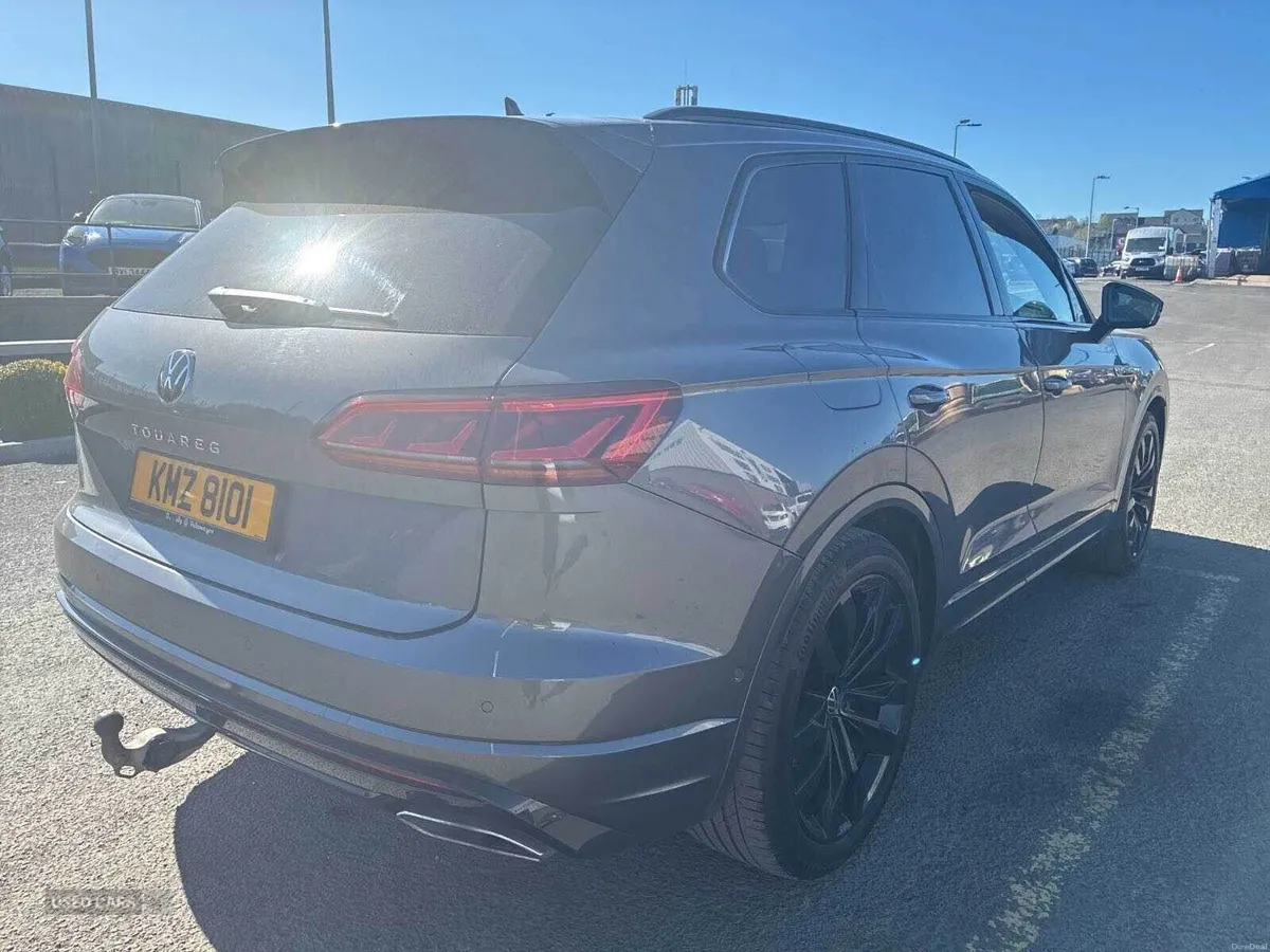 Volkswagen Touareg DIESEL ESTATE - Image 4