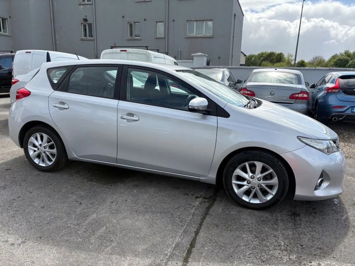 Toyota Auris 1.4 D4D Aura - Image 2