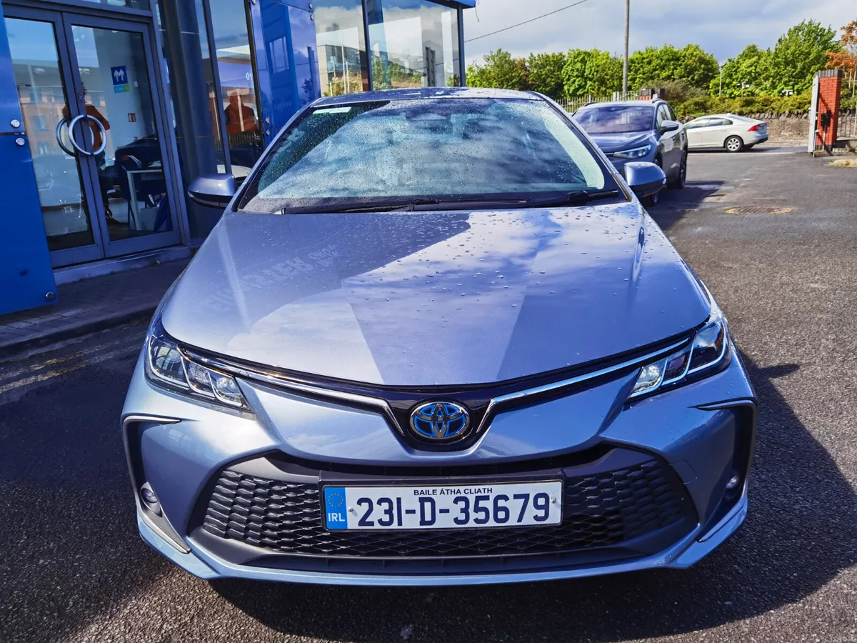 TOYOTA COROLLA 1.8 LUNA SALOON AUTO PETROL HYBRID - Image 2