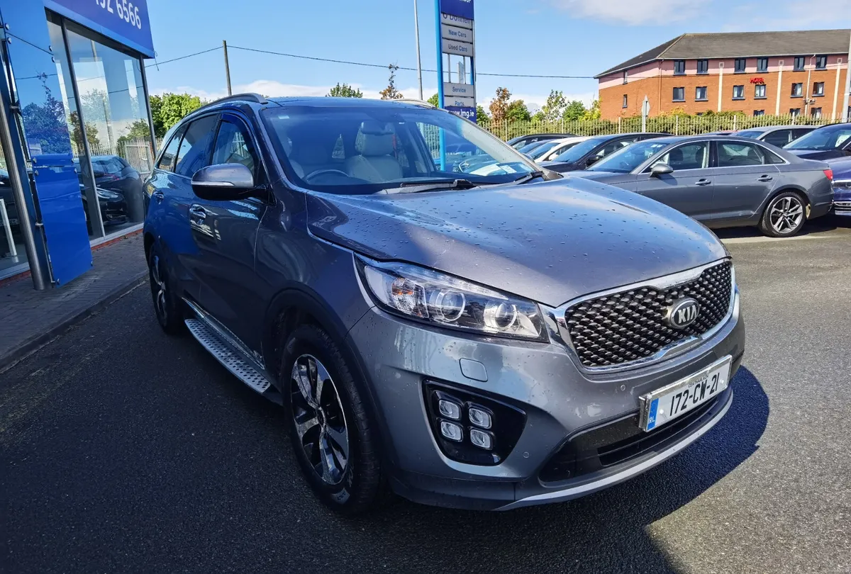 KIA SORENTO 2.2 PLATINUM AUTO **SUNROOF +7 SEATS** - Image 4