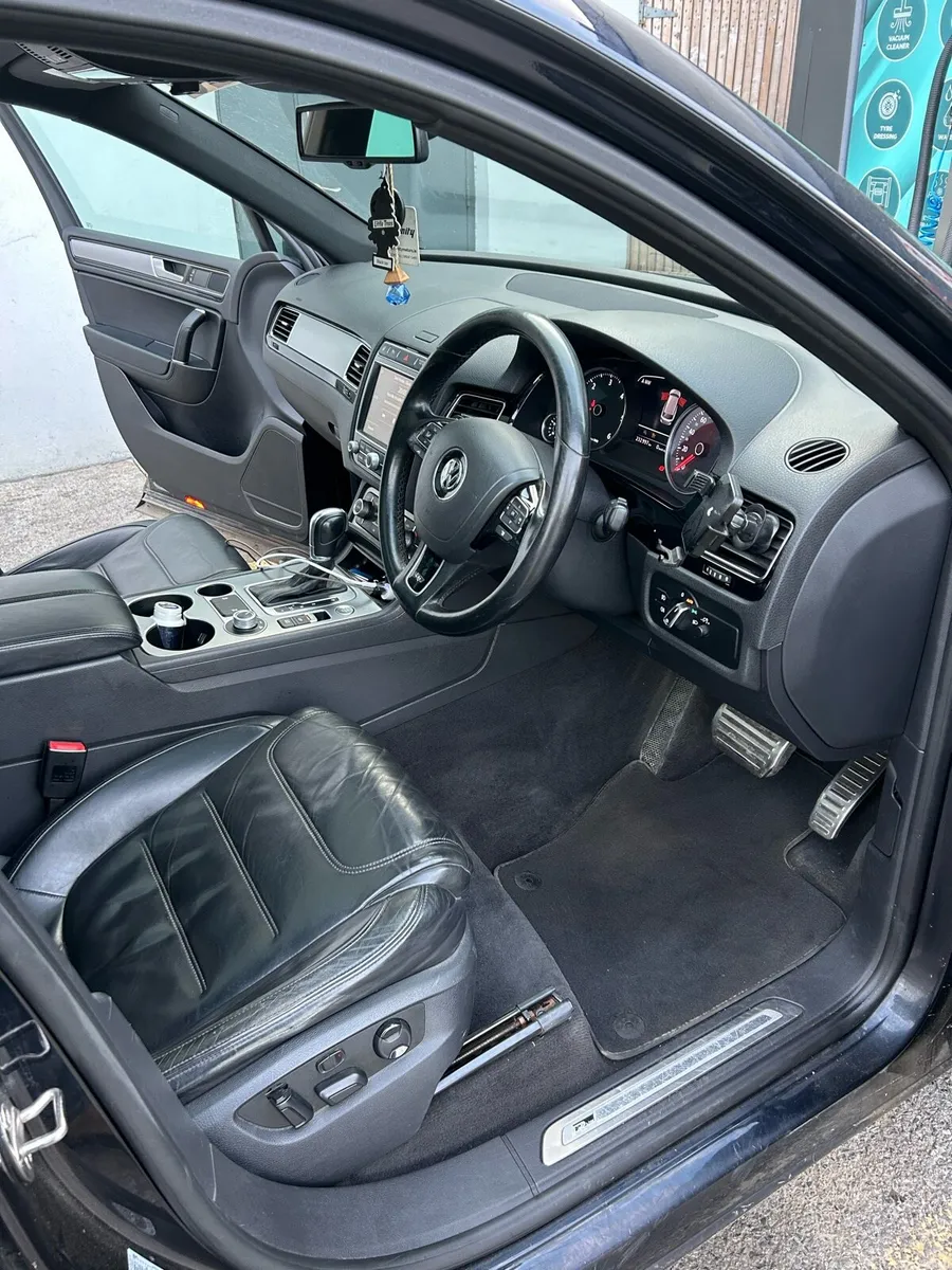 2015 vw Touareg rline v6 - Image 6