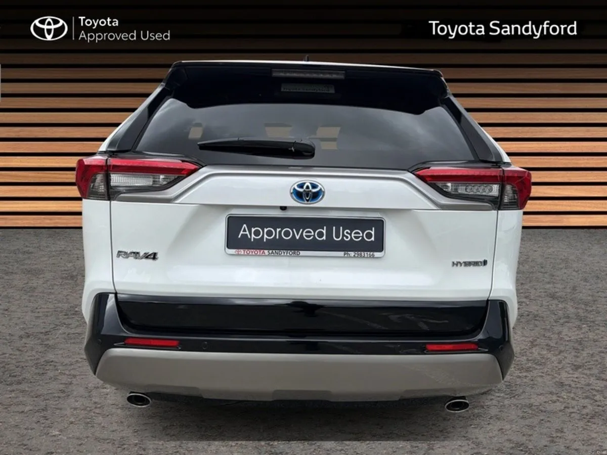 Toyota RAV4 SPORT HYBRID WITH EXTRAS // HEATED LEA - Image 4