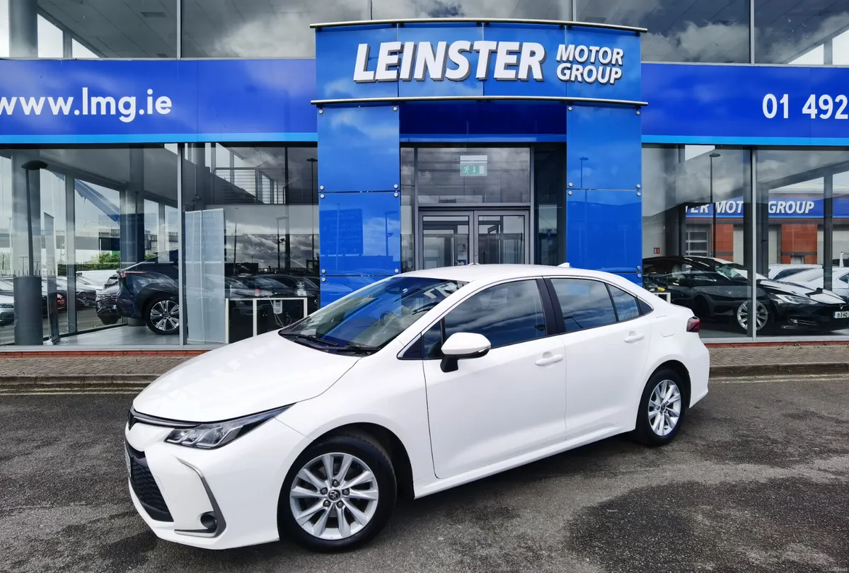 TOYOTA COROLLA 1.8 LUNA SALOON AUTO PETROL HYBRID - Image 1