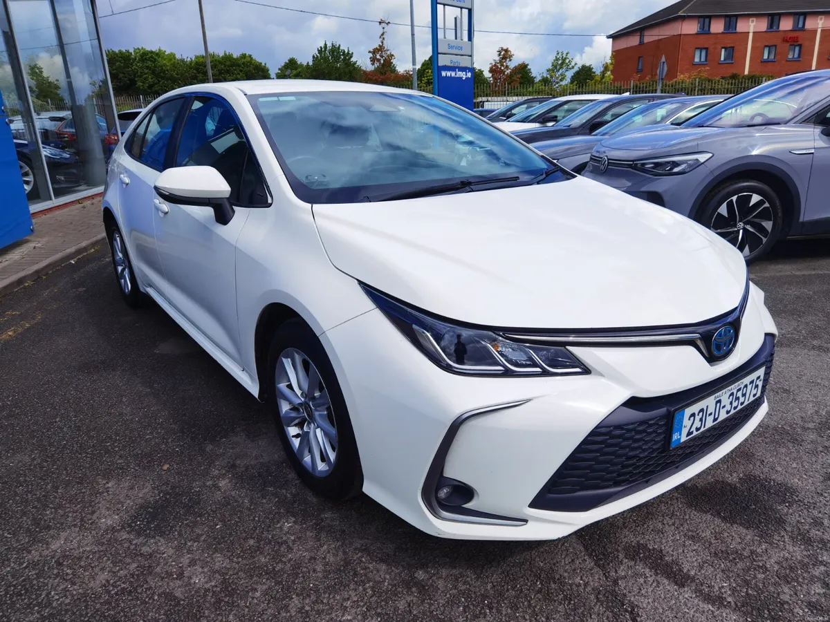 TOYOTA COROLLA 1.8 LUNA SALOON AUTO PETROL HYBRID - Image 3