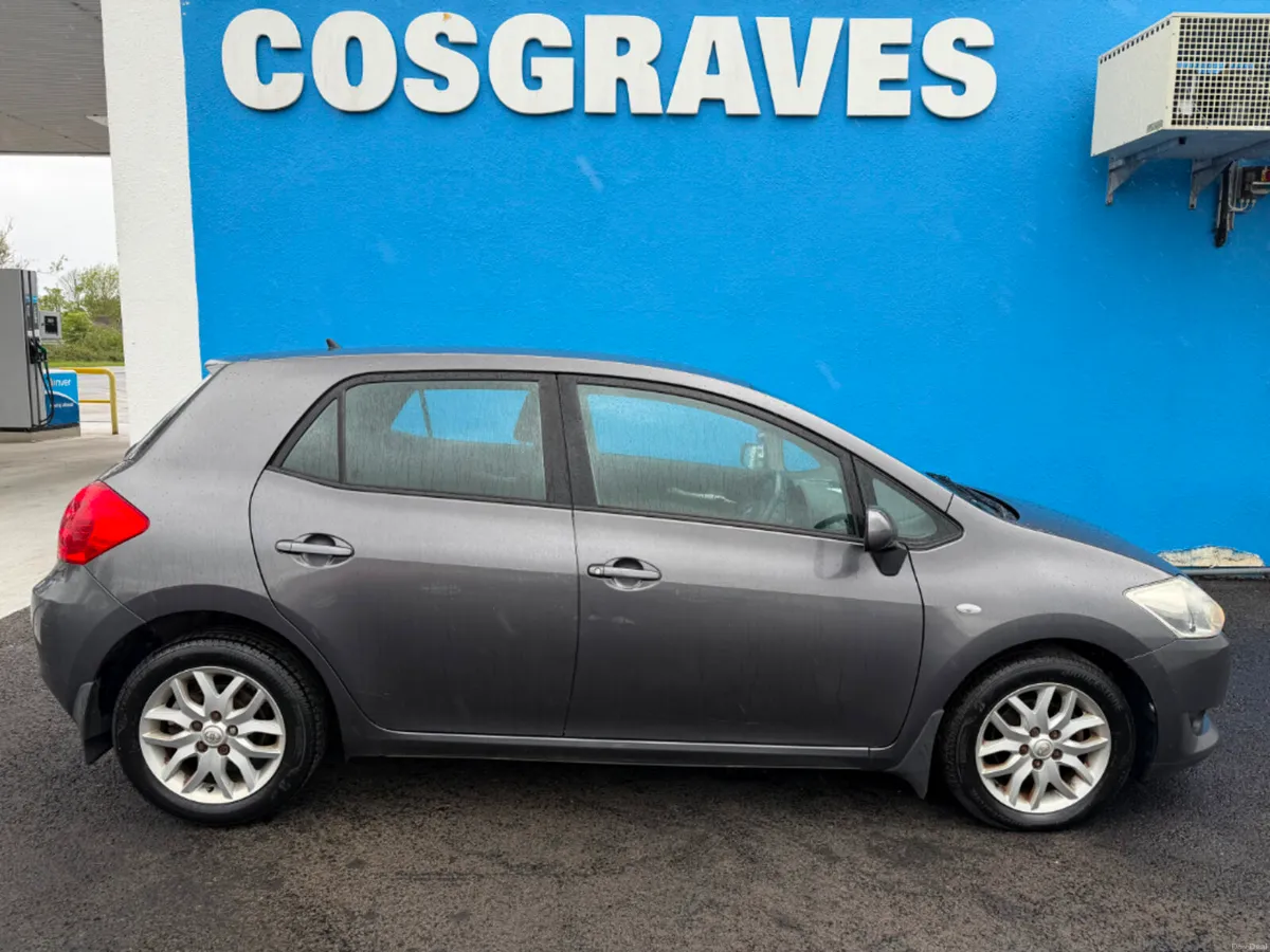 Toyota Auris 1.4vvt-i T3 5 DOOR - Image 2