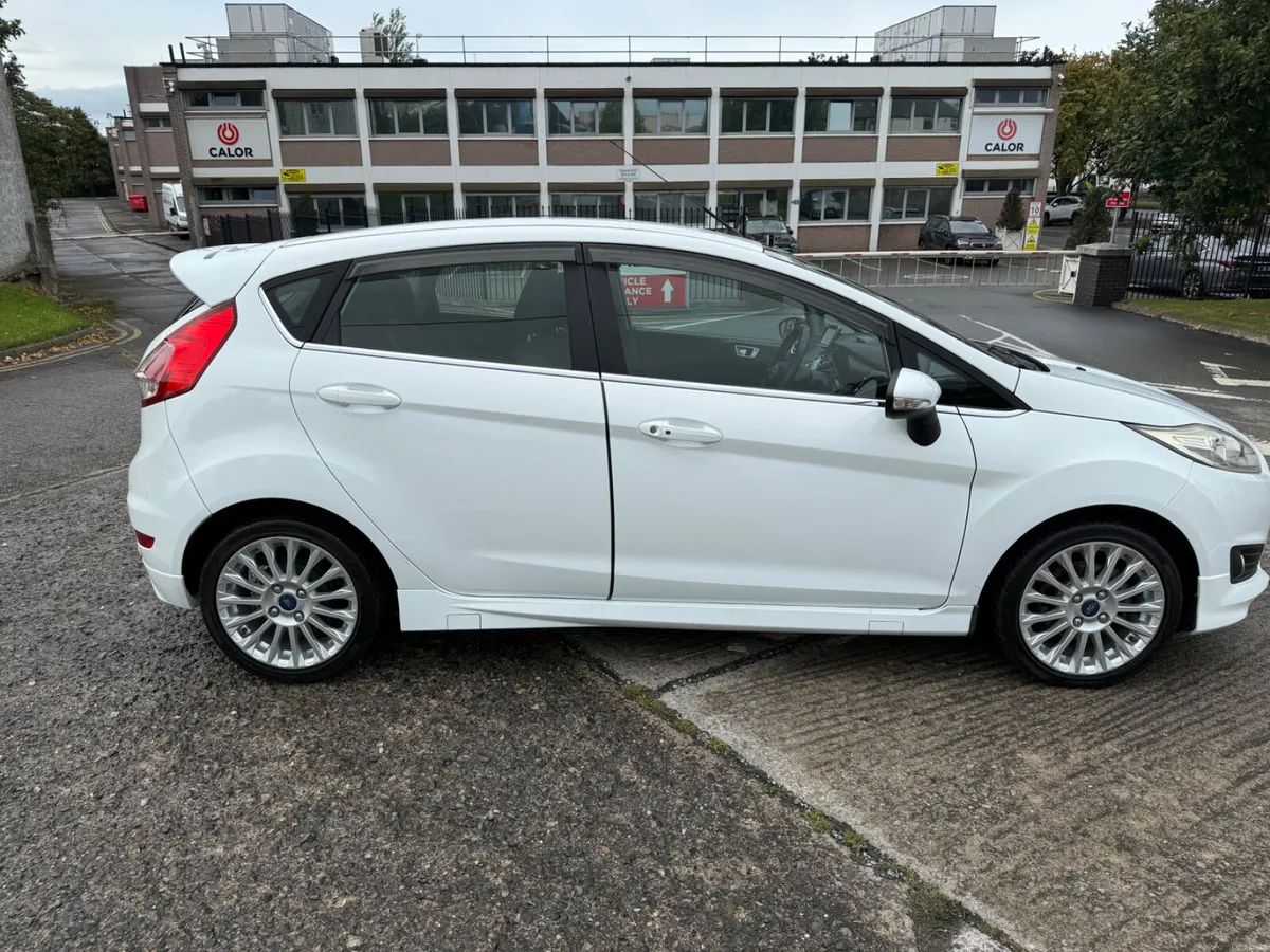 FORD FIESTA 2014 AUTOMATIC - Image 5