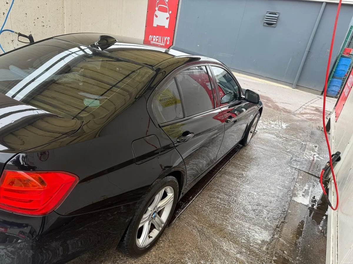 Car bmw 320d manual fresh condition - Image 4