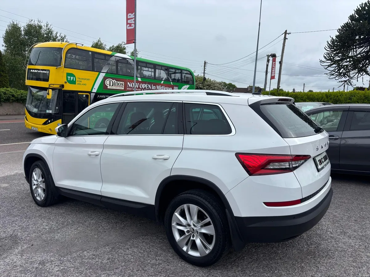 Skoda Kodiaq 2021  7  SEATER  AUTOMATIC  DIESEL - Image 2