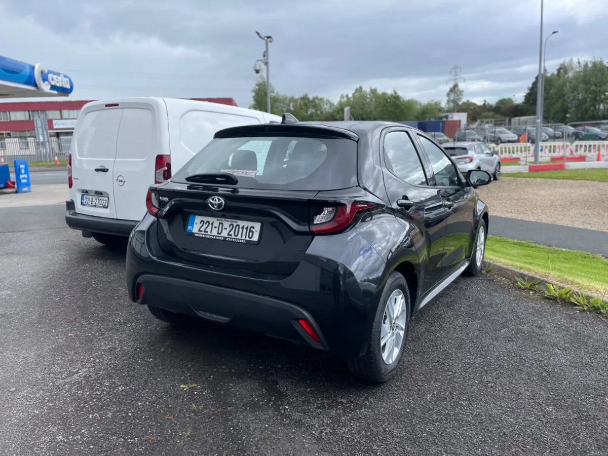 2022 Toyota Yaris Luna - Image 4